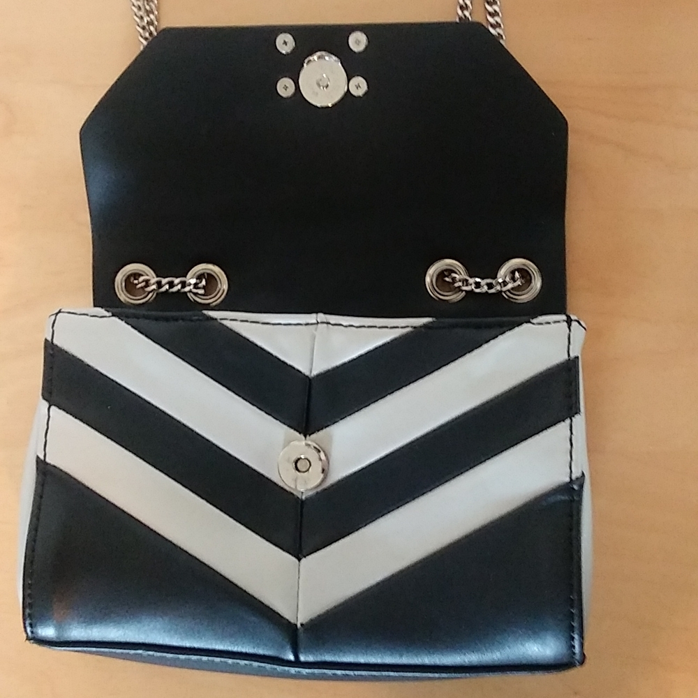 Guess crossbody convertible black and white bag small - Picture 7 of 16